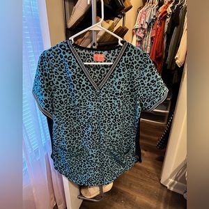 Size M able/Black Cheetah Print Scrub Top